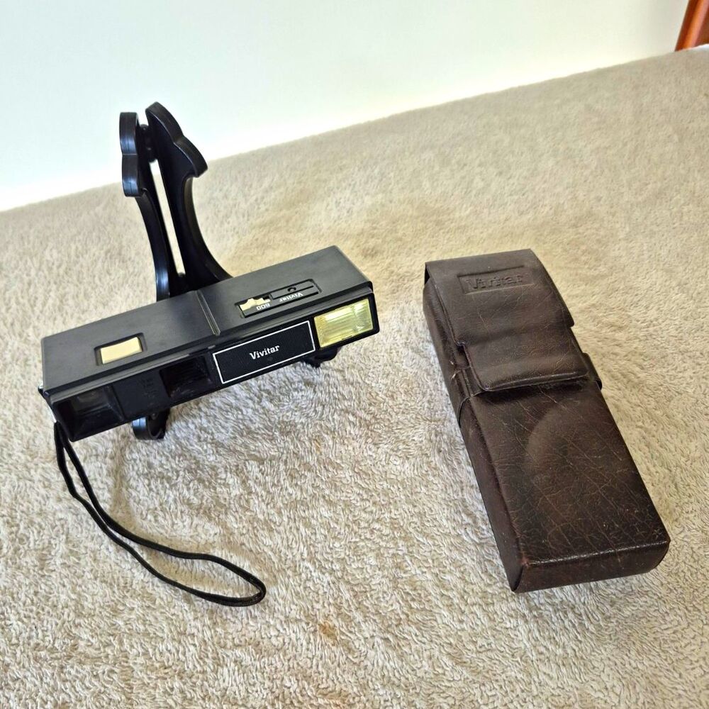 Vivitar 600 Pocket 110 Film Camera Built-In Flash + Original Case